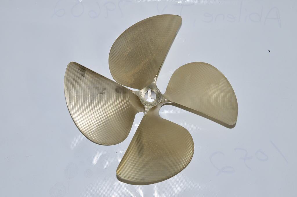 Propeller 13.5 x 16 deg 4 Bld 537